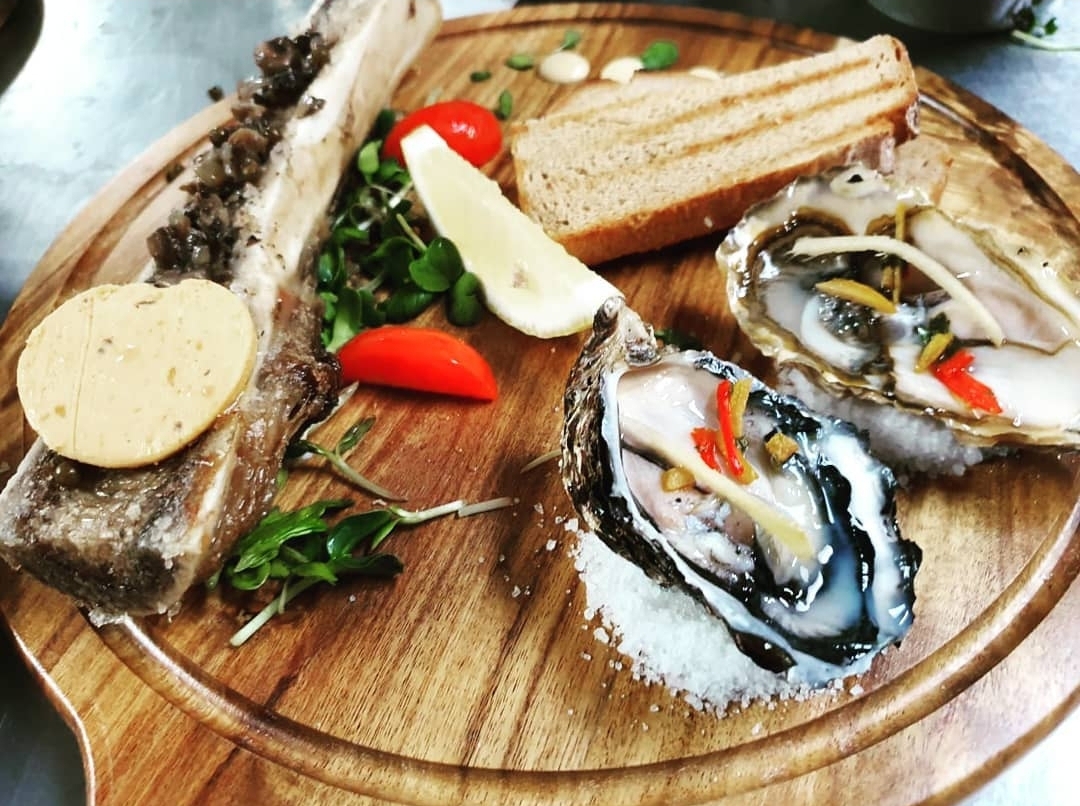 Oysters, marrow & toast